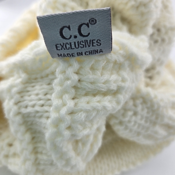 CC Ivory Fur Pom Winter Fall Trendy Chunky Stretchy Cable Knit Beanie Hat NWOT - Picture 7 of 7
